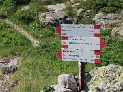 23 Lasciato il sent. 101 prendiamo a dx il sent. 110A (Alta Via Mercatorum) per salire al Passo di Verrobbio